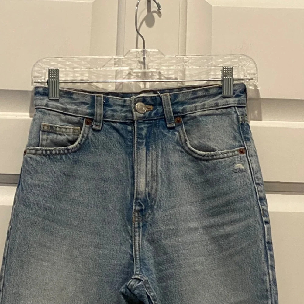 Zara High Rise Distressed Ripped Jeans 16660 - Picture 2 of 10